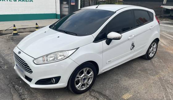 FORD FIESTA 1.6 SE HATCH 16V FLEX 4P POWERSHIFT FORD FIESTA 1.6 SE HATCH 16V FLEX 4P POWERSHIFT